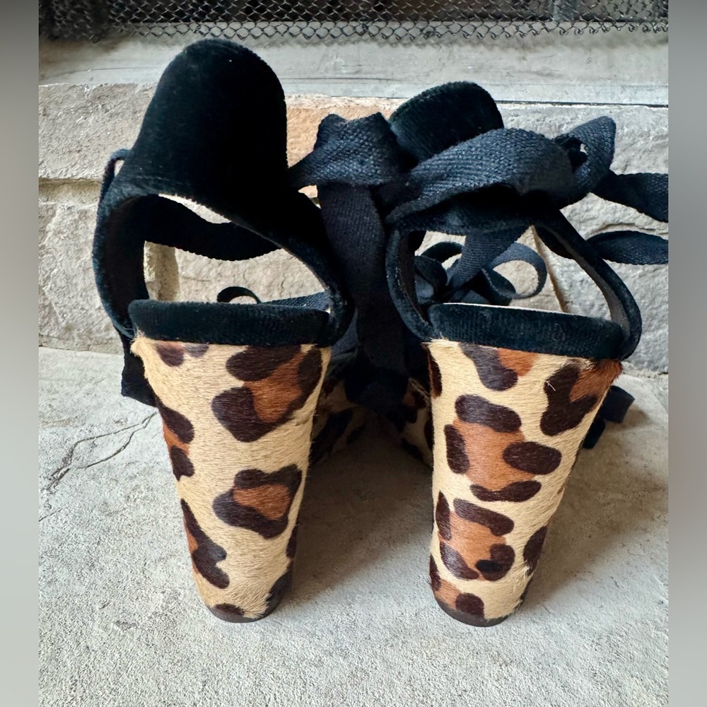 Stuart Weitzman x Theodora & Callum Leopard-Print Wedge Sandals Size 7 - Picture 4 of 9